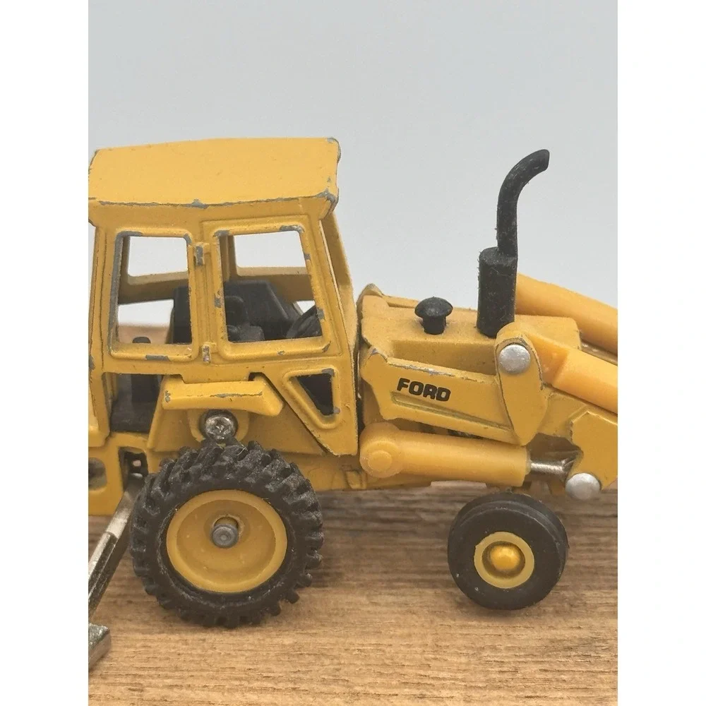 Vintage ERTL Ford Tractor Loader Backhoe Diecast Toy 2288ZD Dyersville Iowa